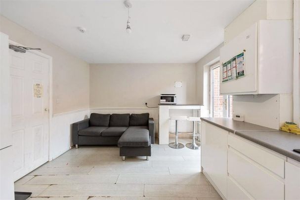 5 bedroom property to rent - Photo 1