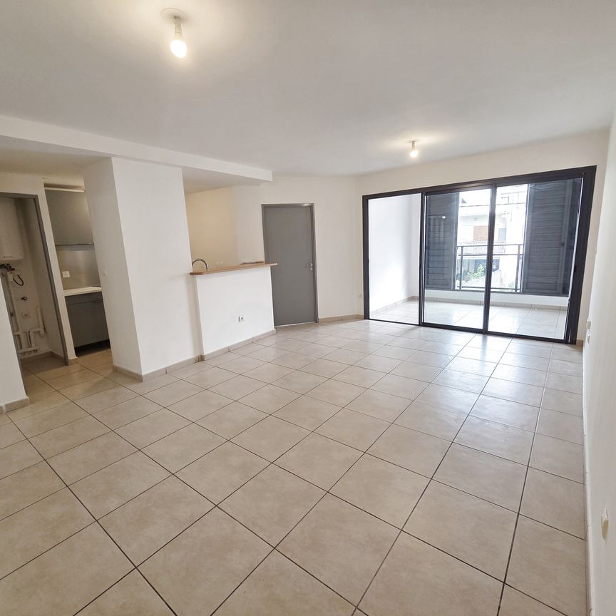 Location Appartement 3 pièces 66m² ST DENIS 97400 - Photo 1