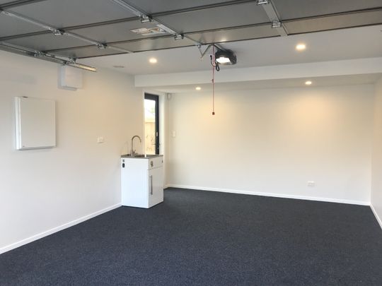 Modern two storey family home. - Photo 1