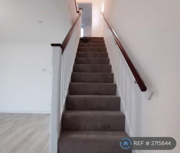 3 bedroom end of terrace house to rent - Photo 5