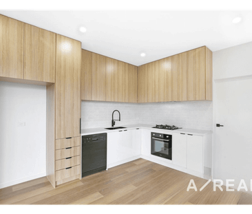 Modern Living in the Heart of Heidelberg West - Photo 3