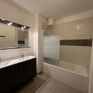 Location Appartement 4 pièces 79m² - Photo 2
