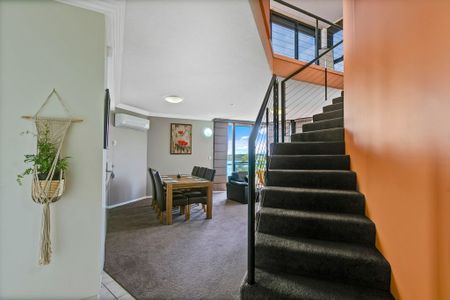 Picnic Point – Three Bedroom Penthouse with Private Roof Top Garden! - Photo 5