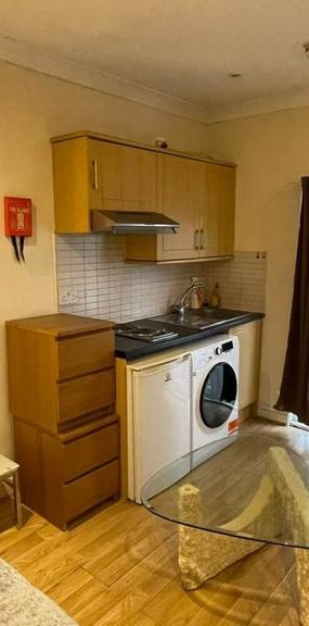 Studio to rent - Photo 2