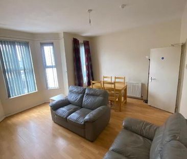 Great Apartment, 83b Dunluce Avenue, Queens Quarter, Belfast, BT9 7AW - Photo 3