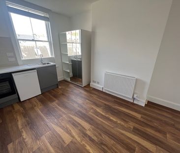 Studio Flat, Lansdowne Place, BN3 - Photo 1
