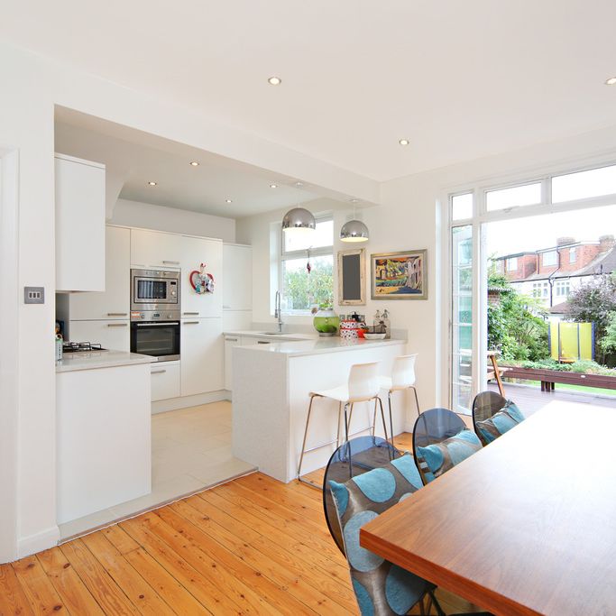 Elm Walk, SW20, London - Photo 1