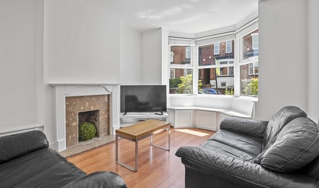 Fantastic 4 Bed Student House - Photo 1