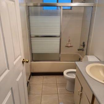 1 bedroom basment suite for rent - Photo 4