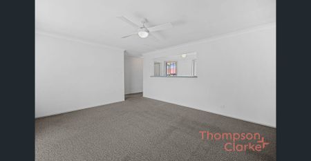 Quiet location within walking distance to town. - Photo 2