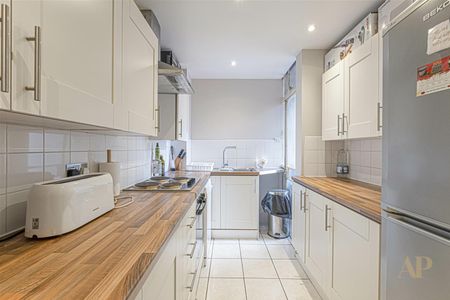 Hertford Street, London - Photo 4