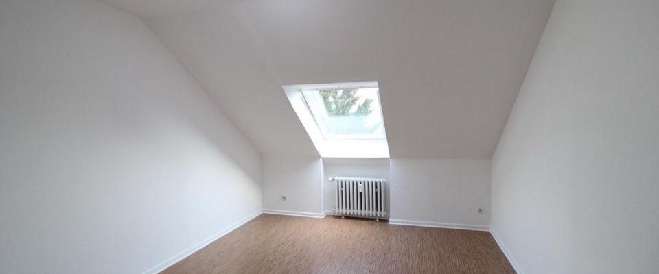 Schöne helle 2-Zimmer Dachgeschosswohnung - Photo 1