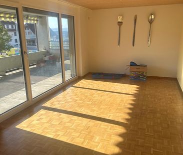 Helle 4.5-Zimmer-Wohnung mit Balkon und Lift in Reiden - Photo 1