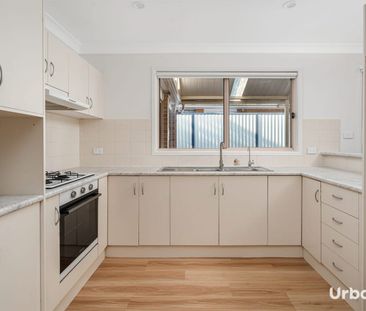 Spacious Family Home with Double Garage & Large Backyard - Photo 6