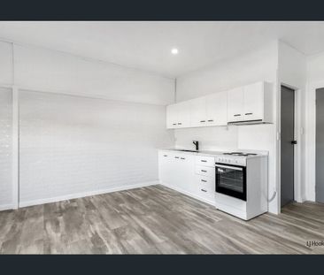 Stylish Modern One-Bedroom Apartment - Photo 3