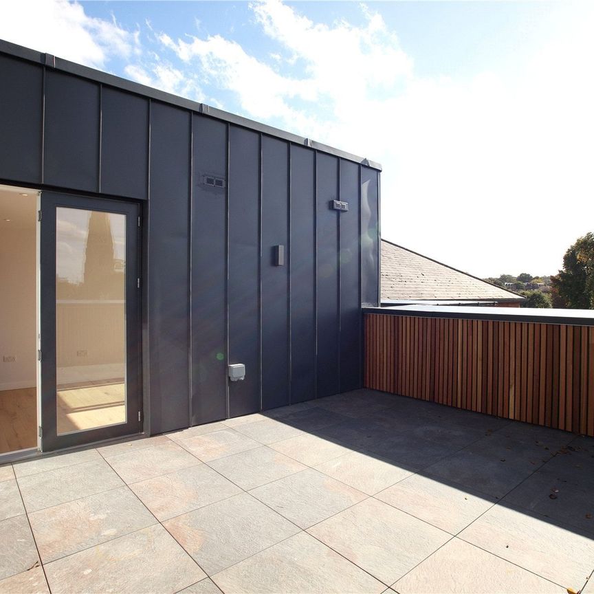 Churchfield Road, Weybridge, Surrey, KT13 flat to rent - Photo 1