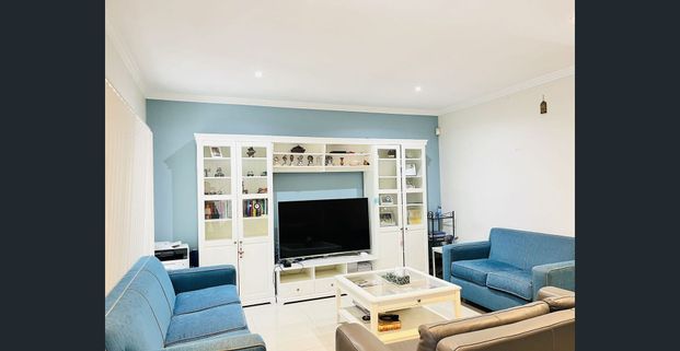 Spacious 4-Bed Modern Townhouse in Telopea with Timber Floor - Photo 1