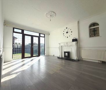Price £2,550 pcm - Available Now - Part Furnished - Photo 4