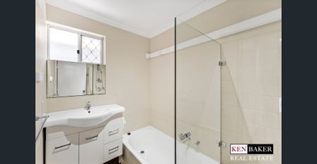 STUNNINGLY RENOVATED FAMILY HOME WITH HUGE REAR YARD & MULTIPLE LIVING ZONES - Photo 3