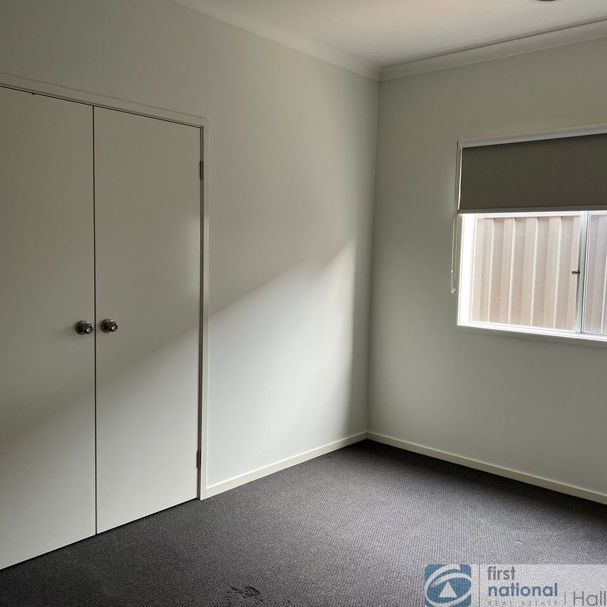 14 Scorchin Drive, Cranbourne South - Photo 1