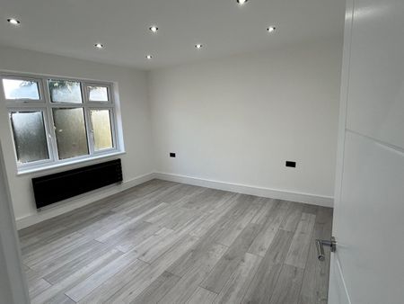 4 Bed Semi-Detached House, College Hill Road, HA3 - Photo 3