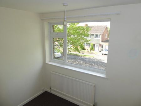3 bedroom semi-detached house to rent - Photo 2