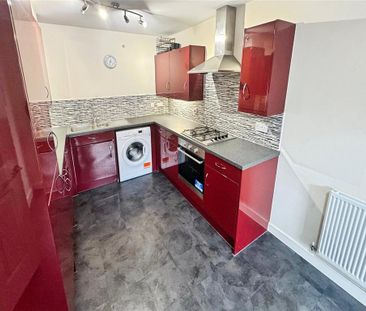 3 bedroom end of terrace house to rent - Photo 3