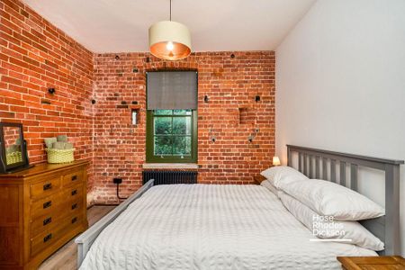 3 bedroom flat to rent - Photo 4