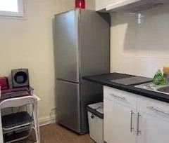 Appartement F1 meublé à 5 minutes à pied de la gare RER A de Sartro... - Photo 1