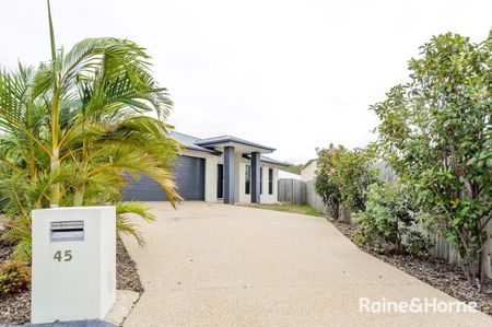 FULLY AIR CONDITIONED FOUR BEDROOM HOME IN LITTLE CREEK ESTATE! - Photo 4