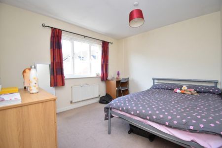 4 bedroom detached house to rent - Photo 2