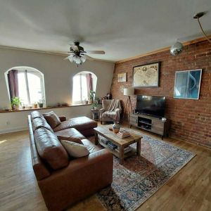 Appartement à Louer - 3½ Semi Meublé** - Photo 2