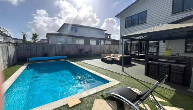 Entertainers delight!! Fully furnished 5 bedroom Swanson - Photo 1