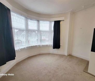 Lodge Drive, Palmers Green, N13 - Photo 1