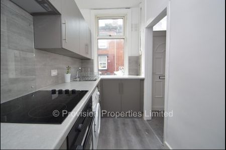 2 Bedroom Student Properties Leeds - Photo 2