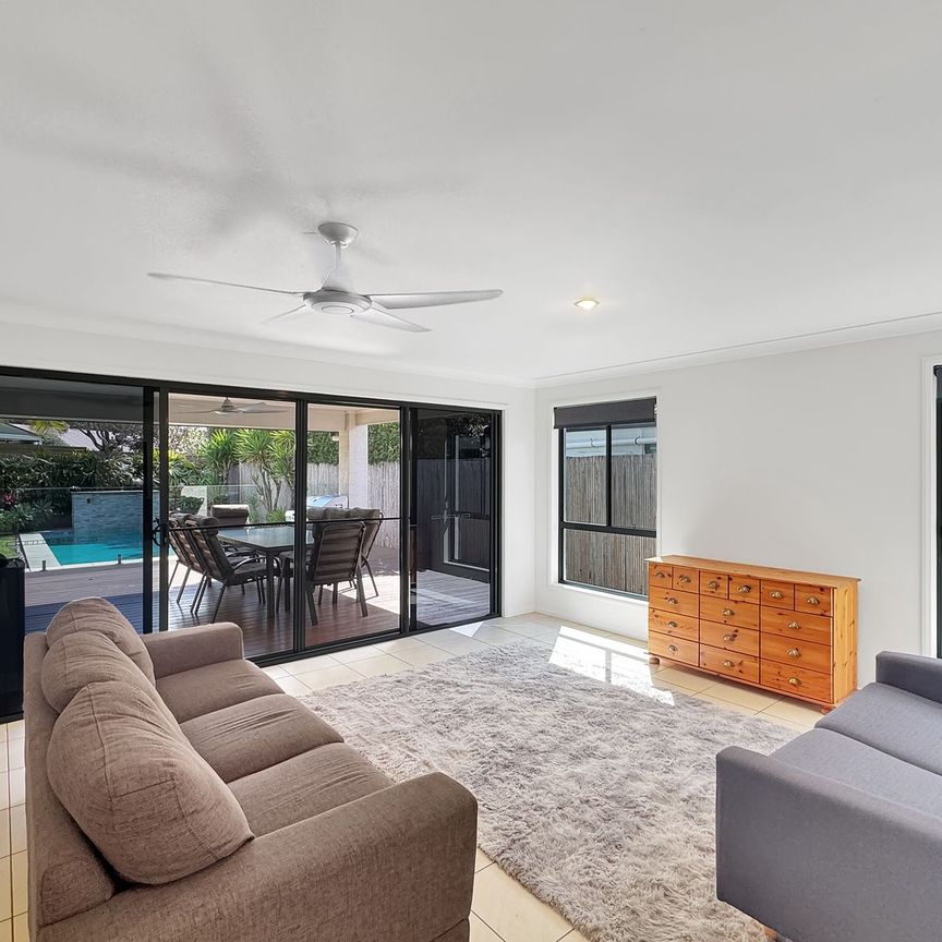 Spacious Fully Furnished Family Home with Pool – Sippy Downs - Photo 1