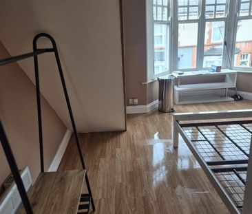 Studio Flat, Church Avenue, LE3 - Photo 6