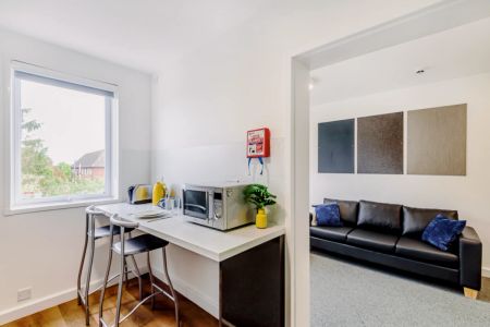 First Floor Studio - Photo 2