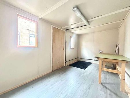 Bradley Lane, Bilston, WV14 - Photo 2