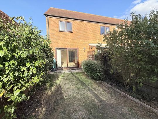 2 bedroom end of terrace house to rent - Photo 1