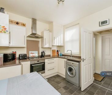 3 bedroom terraced house to rent - Photo 6
