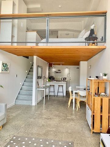 Stylish Loft-style Apartment in Mt Eden - Photo 3