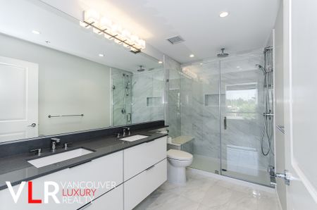 Penthouse in North Vancouver, BC - Photo 4