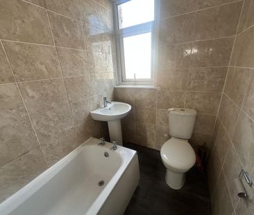 3 bedroom House To Let - Photo 4