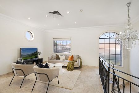 Luxury Family Residence In Prime Bexley Location - Photo 2