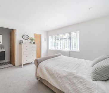 5 bedroom detached house to rent - Photo 2