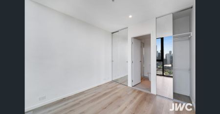 Sky-High City Living in the Heart of Southbank! - Photo 4