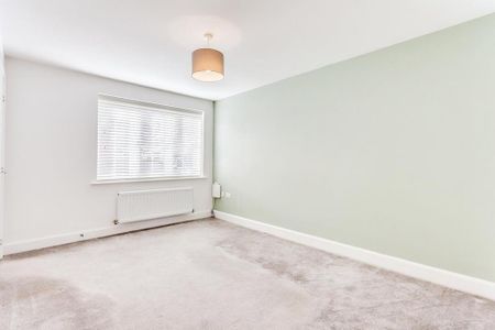 2 bedroom semi-detached house to rent - Photo 5