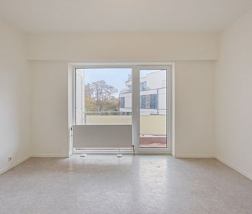 Zonnig appartement met ruime slaapkamers en groot terras vlakbij Le... - Photo 1