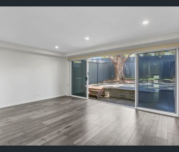 3 BEDROOM TOWNHOUSE IN A PRIME LOCATION - Photo 2